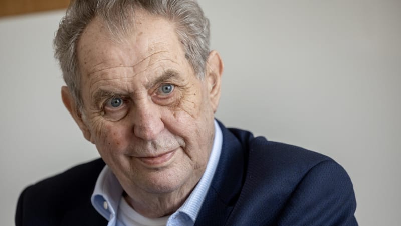 Miloše Zemana propustili z nemocnice. Jsem malátný, popsal svůj stav po akutní operaci