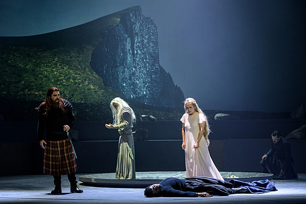 RECENZE: Milenci jsou mrtvi, jde se domů. Ostrčilova Legenda z Erinu nedojme