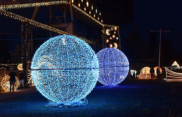 Pod pecemi Dolních Vítkovic září planety. Unikátní výstava zve do vesmíru