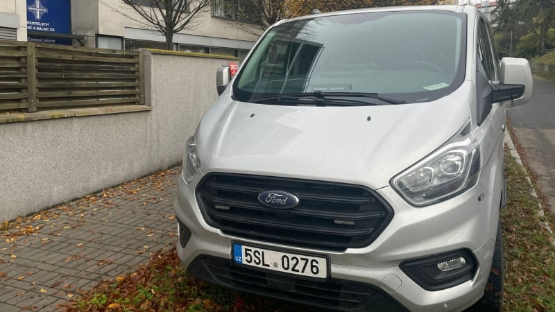 Razie v sídle Ředitelství silnic a dálnic. Detektivové v kancelářích hledají dokumenty