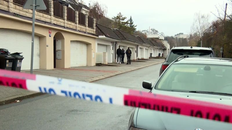 Krvavý útok nožem v Praze: Svědek popsal střet tří mužů, podle policie mohlo jít o únos