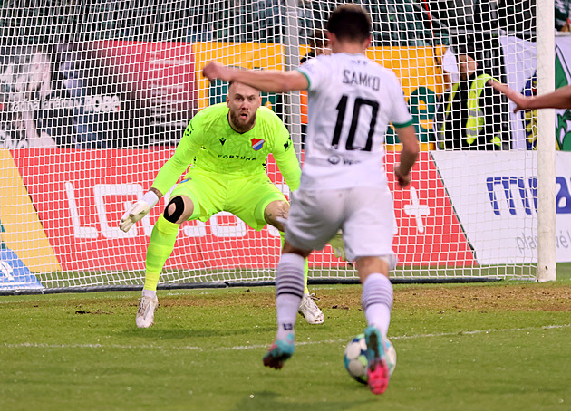 Karviná - Ostrava 0:0, Baník přežil velké šance domácích, z derby si odváží bod