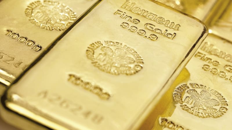 Nejbohatší Češi a Slováci investují do zlata. Lidé ho plánují dávat jako dárek k Vánocům