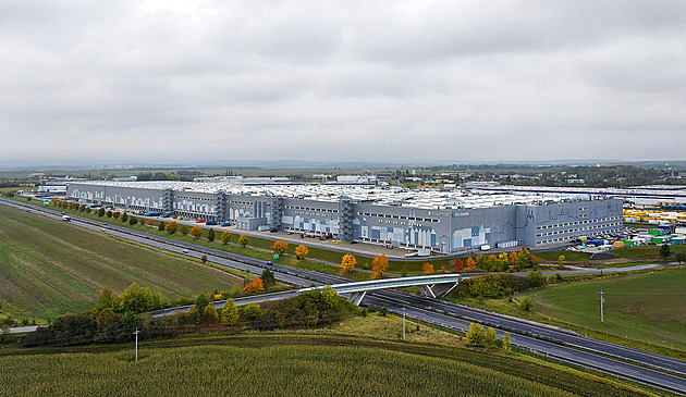 Největší český mural je hotový. Propojil průmysl a historii města