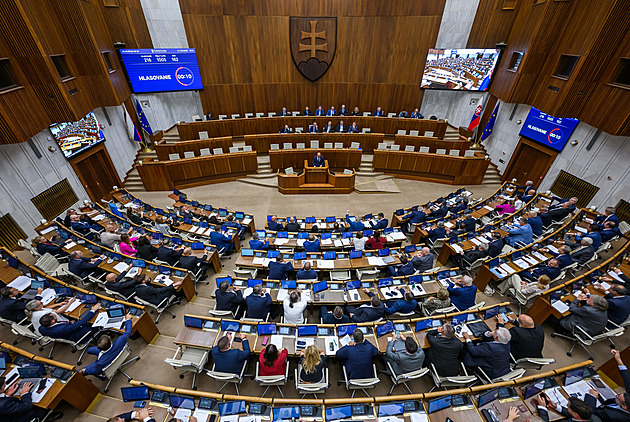 Slovenští poslanci zvrátili veto, schválili zrušení úřadu pro whistleblowery