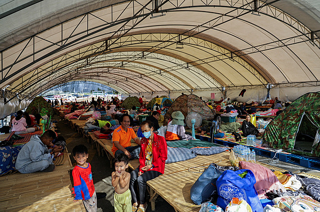 Přeshraniční boje s Thajskem už vyhnaly z domovů půl milionu Kambodžanů