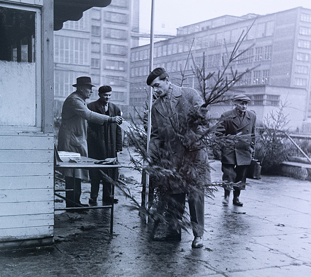 Vánoce v Gottwaldově: fronty, podpultové zboží, ovoce na příděl a Tuzex