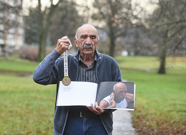 Na vozejk nikdy! Za války stál u zdi, v 92 letech Panocha závodí a sní o rekordu