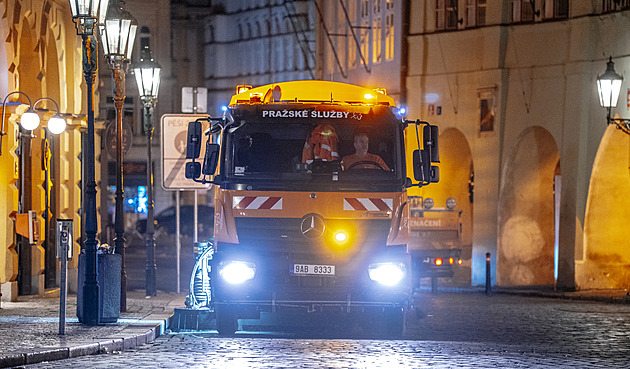 Úklidové čety vyjely po silvestru v Praze už v noci. Ráno bylo skoro hotovo
