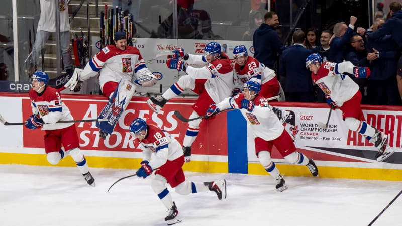 Mladí hokejisté útočí na zlato po 25 letech. Češi ztratili ostych, říká tehdejší kapitán Sivek