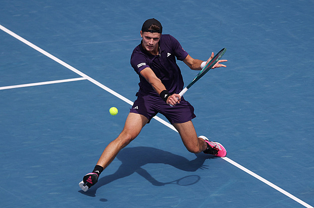 Menšík vyhrál dva zápasy za den a je ve finále. O titul zabojuje také Macháč