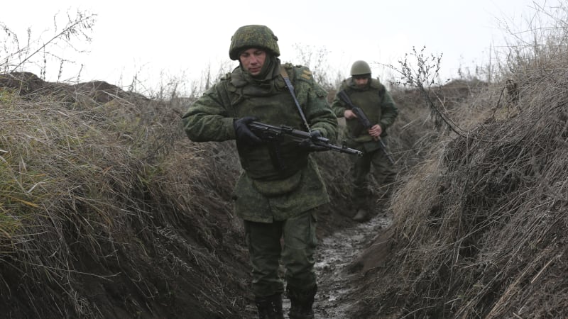 Izolepa v zasněženém lese: Ruští velitelé drasticky trestají vlastní vojáky, ukazují záběry