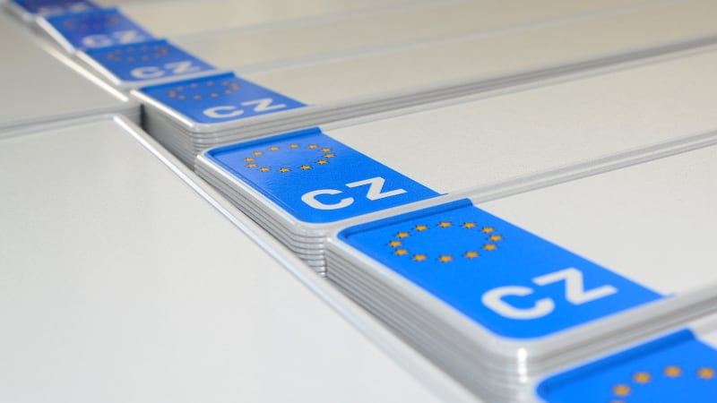 Registrační značky si vyzvednete podobně jako oblečení. Ministerstvo přišlo s další novinkou