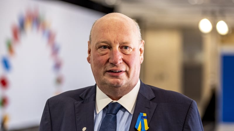 Vynášení informací stálo vysokého úředníka EU místo. Od Kataru měl za smlouvy dostat dárky