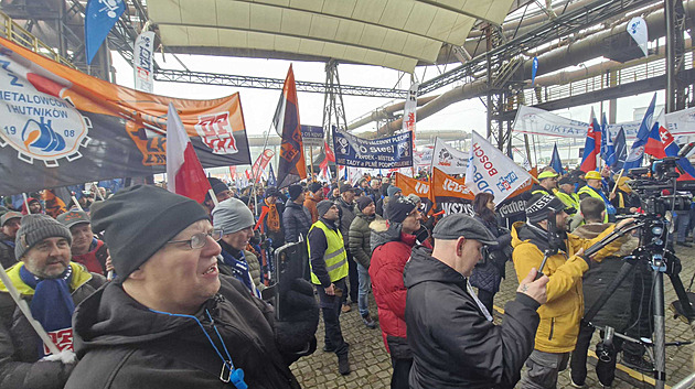 Podpora průmyslu a práce. Stovky odborářů se sešly v Ostravě, promluvil i Babiš
