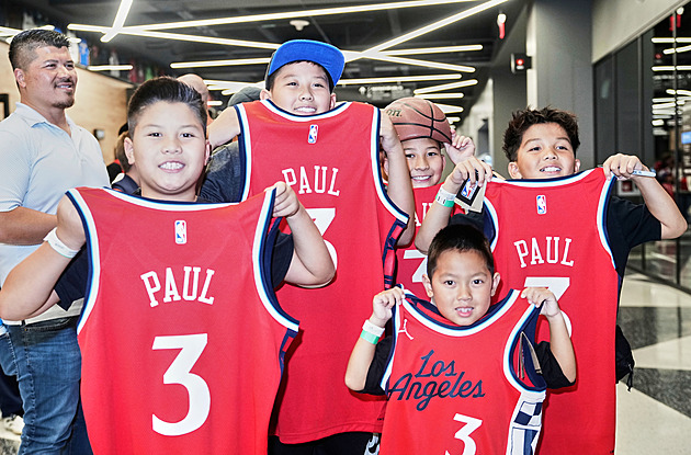 Paul míří do Toronta, jenže pouze na papíře. Je součástí úklidu a úspor