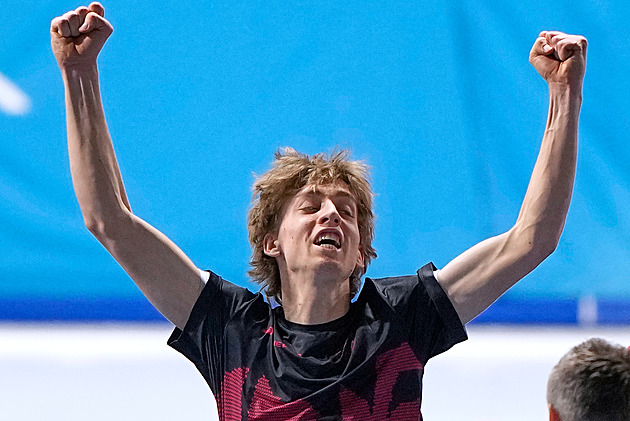 Jílek je olympijským šampionem! Ovládl rychlobruslařskou trať na 10 000 metrů