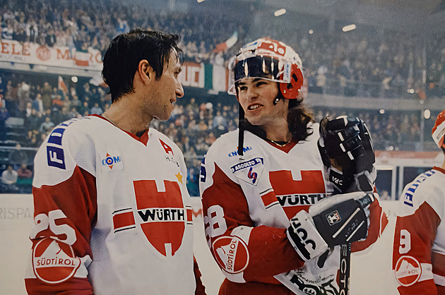 S tátou utekl před komunisty a zahrál si s Jágrem. Il Cigno je v Bolzanu legendou