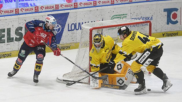 ONLINE: Pardubice už v Litvínově vedou. Plzeň prohrává na Spartě, Třinec v Brně