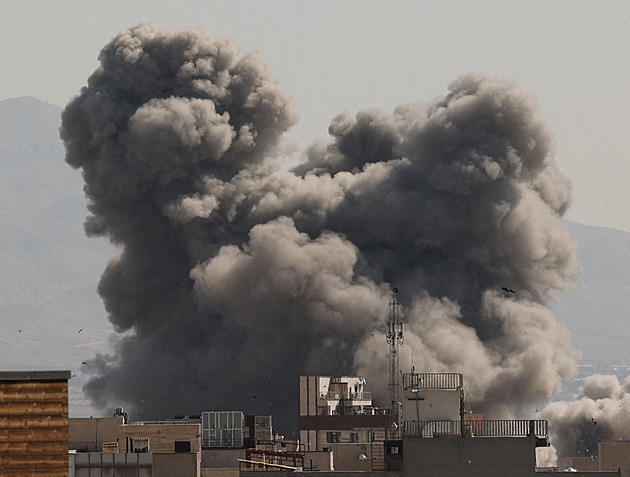 Francie a Británie zvažují údery na Írán. Německo se do nich nezapojí