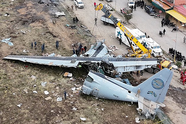 V Bolívii rozkradli bankovky ze zříceného letadla, policie prohledává domy