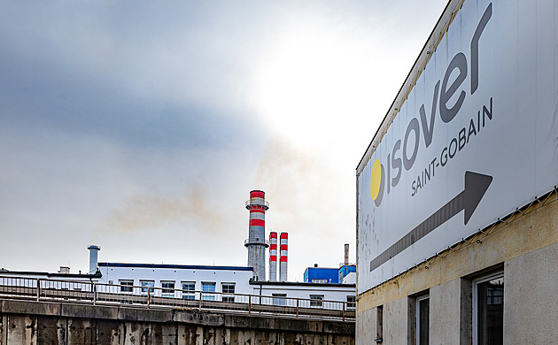 Továrna v Častolovicích hučí, stěžují si lidé. Firma slíbila technologii vyladit