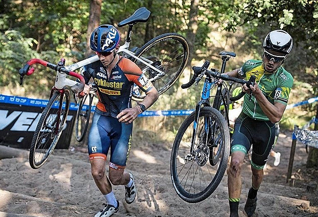 Drama při tréninku. Nadějný cyklista Žitný se v Jablonci srazil s autem