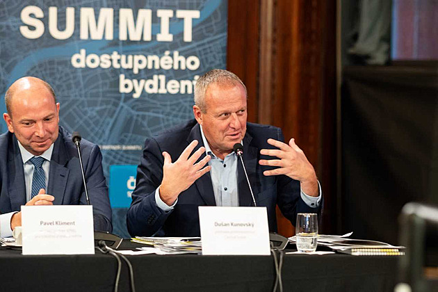 Co čeká stavebnictví a ceny bytů? Ministři a experti debatují na summitu