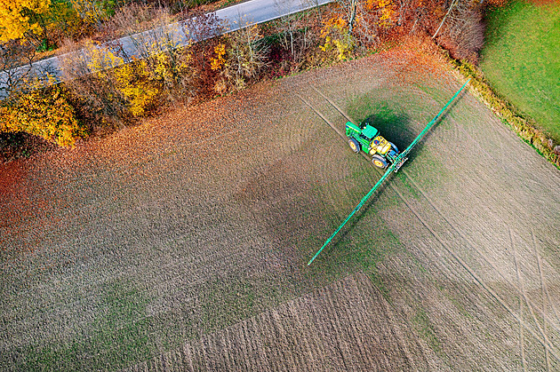 Agrošmejdi přitvrzují. Snaží se tlačit nepravdivými informacemi na prodej půdy