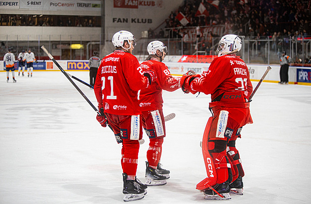 Slavia se udržela ve hře, sérii proti Zlínu rozhodne pátý zápas. Litoměřice postupují