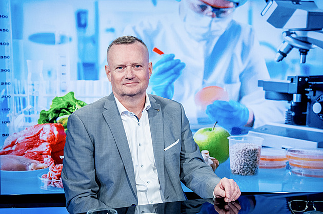 Stovka restaurací ročně končí. Nacházíme v nich šváby i prošlé maso, říká šéf inspekce