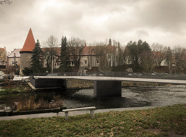 Dočasně slouží už 14 let, ale chátrá. Krumlov chce stavět nový most u pivovaru