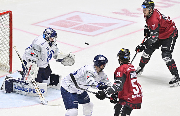 ONLINE: Plzeň - Sparta 1:3, hosté vedou už o dva góly. Další vyloučení trestá Chlapík