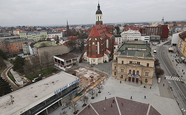 Nádhera, kochají se Opavané odhaleným koutem náměstí. Vynikl bouráním Slezanky