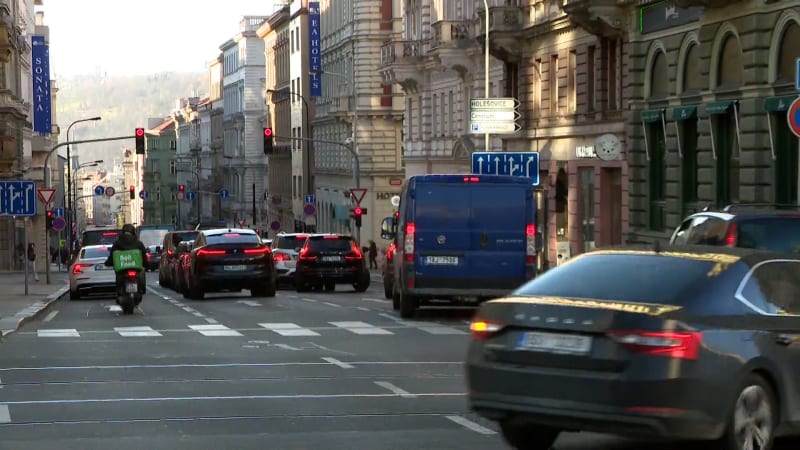 Nebezpečné kraje jsou ty se švestkami, varuje dopravní expert. Jak cestovat o Velikonocích?