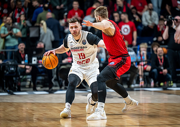 Basket ONLINE: Bouřlivá atmosféra v Královce, Nymburk drží s Rytasem krok