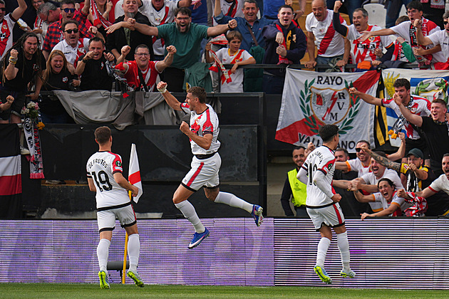 Vallecano pomáhá českému koeficientu, Šín sledoval prohru Alkmaaru z lavičky