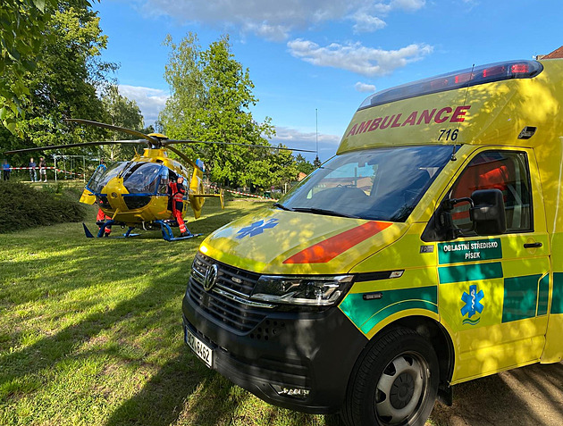 Autobus srazil na přechodu chodkyni. Byla v bezvědomí, ztratila spoustu krve