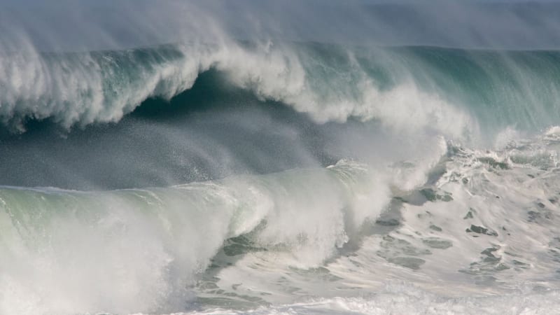 Pobřeží Japonska zasáhlo zemětřesení o ničivé síle. Experti se obávají vlny tsunami