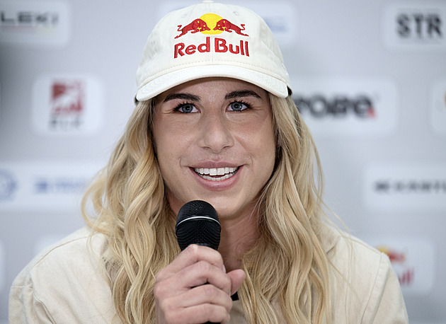 Uspěje i v závodním autě? Ledecká pojede ženskou rallye veteránů