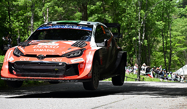 Japonskou rallye rozjel nejlépe Evans. Stíhají ho další jezdci Toyoty