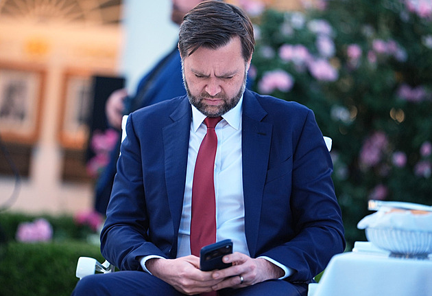 J. D. Vance tráví moc času na sítích. Podle Bílého domu by si měl dát pauzu, píše list