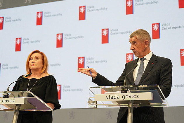 Babiš a Schillerová představí změny ve spoření na penzi. Sledujte živě