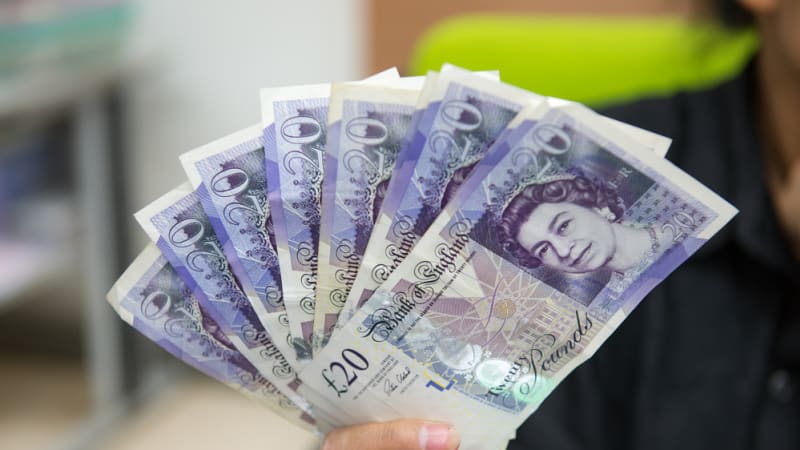 Zásadní změna na bankovkách. Osobnosti nahradí zvířata, Britové už vybírají