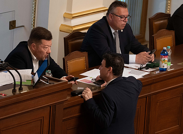 Poslanci bojují o nové členy Rady ČT. Opozice navrhuje, ať je volí veřejně