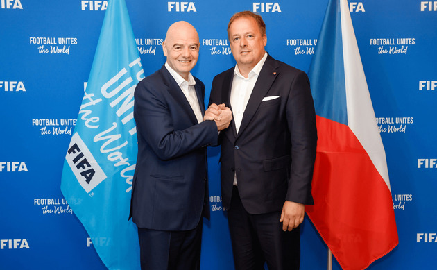 Trunda souhlasí s Infantinovým návrhem, naopak LFA podpořila prohlášení UEFA