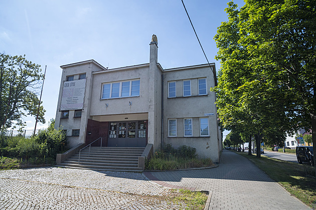 Otrokovická radnice chce koupit chátrající areál sokolovny, vznikne tam sportovní centrum