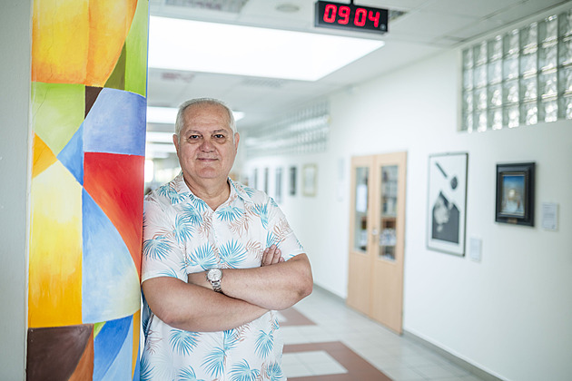 Z mladých se vytratila spontaneita, bojí se chyb, říká vsetínský pedagog a divadelník