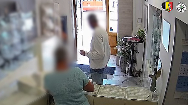 Muž ukradl šperky za 140 tisíc. Naskočil do autobusu, policie si na něj počkala v Brně
