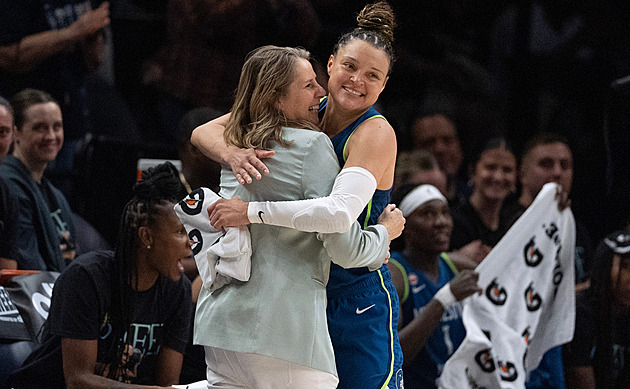 Joklová má play off v WNBA jisté, slavila rekordní výkon spoluhráčky McBrideové